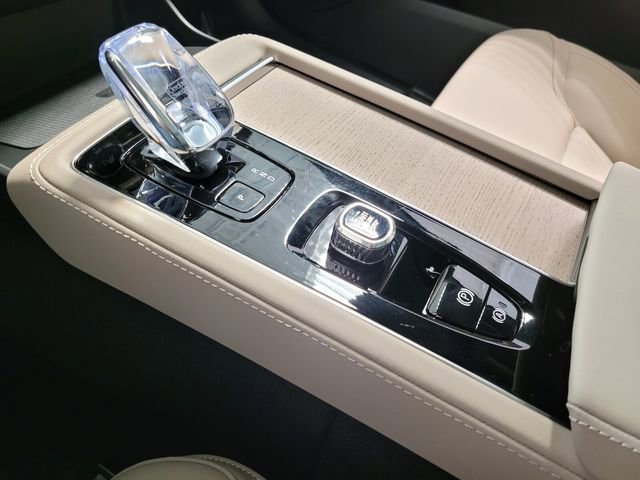 New 2026 Volvo XC90 T8 Plus w/ Protection Package Premier AWD/4WD image 20