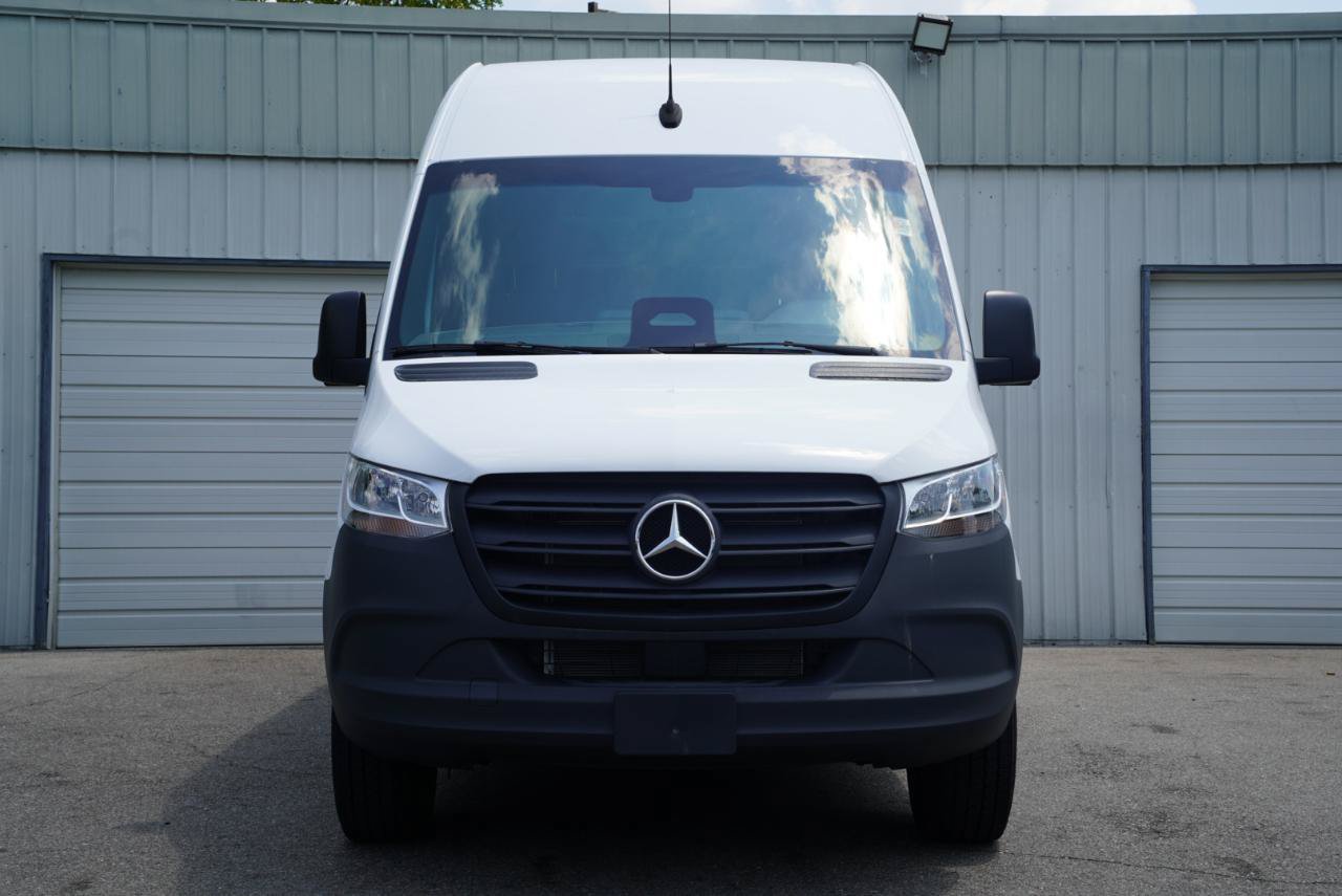 Used 2025 Mercedes-Benz Sprinter 2500 image 3