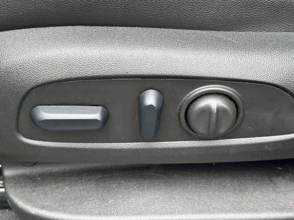 Used 2024 GMC Terrain SLT image 24