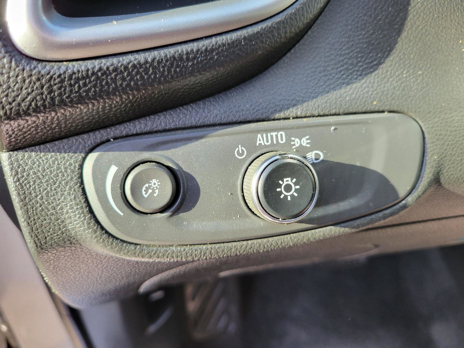 Used 2018 Chevrolet Trax LS FWD image 9