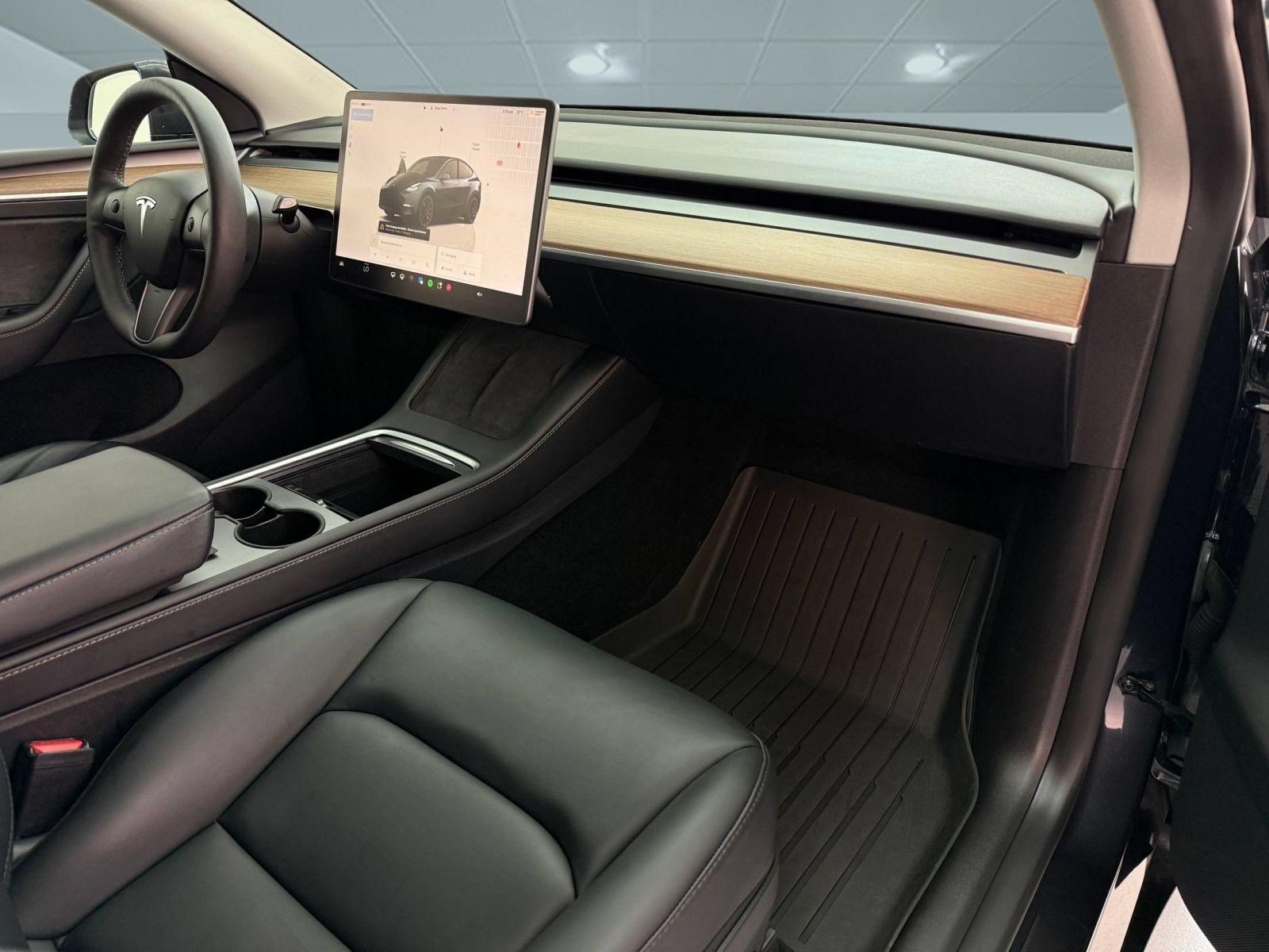 Used 2024 Tesla Model Y Performance AWD/4WD image 18