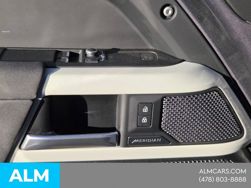 Used 2022 Land Rover Defender 90 X-Dynamic S AWD/4WD image 29