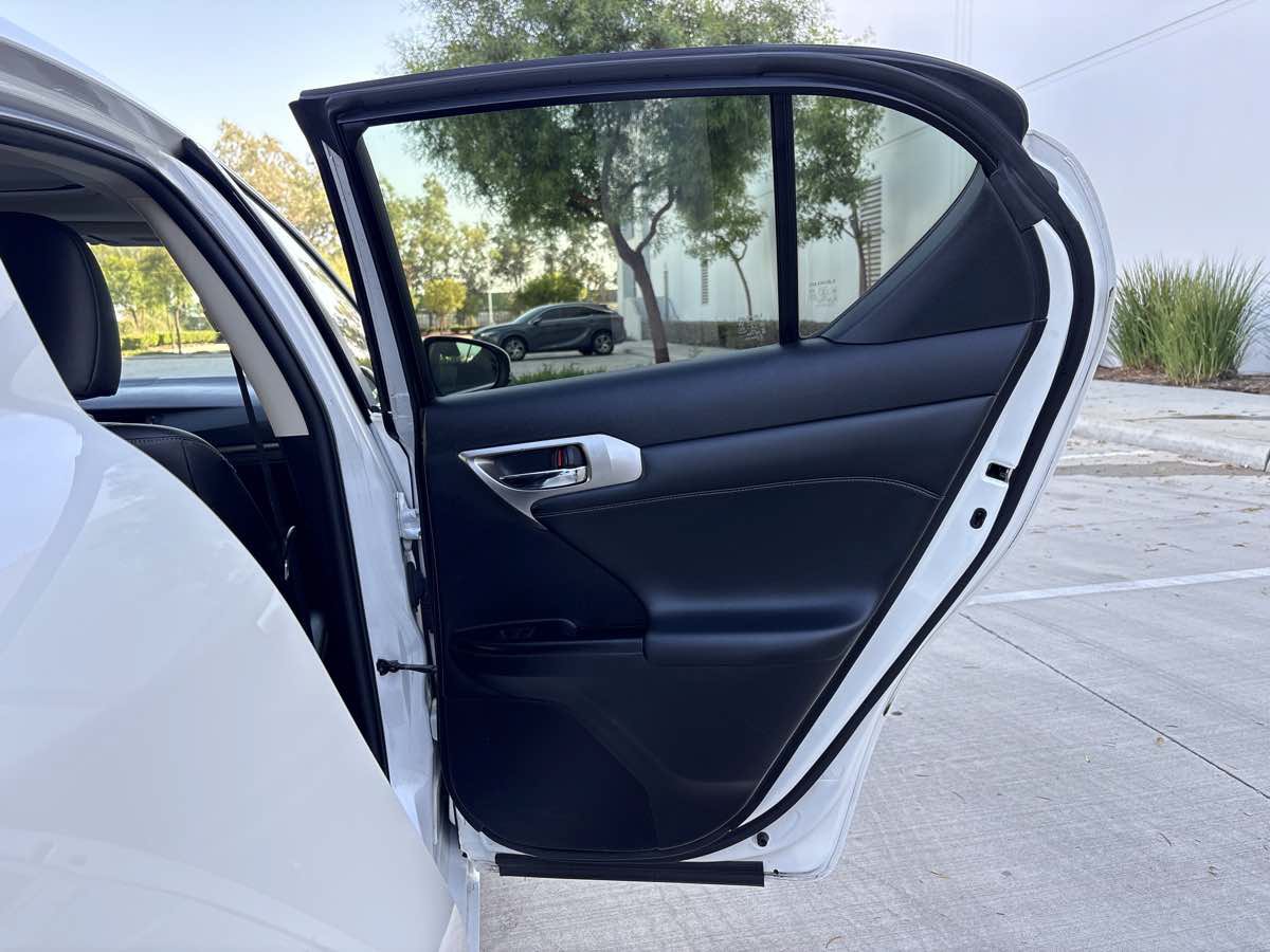 Used 2015 Lexus CT 200h FWD image 13