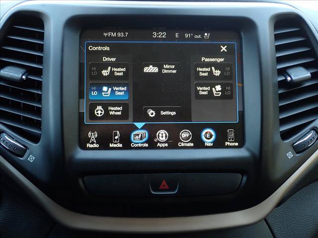 Used 2017 Jeep Cherokee Limited w/ Luxury Group AWD/4WD image 12