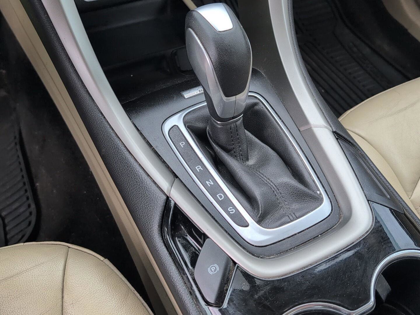 Used 2014 Ford Fusion SE w/ Equipment Group 202A FWD image 27