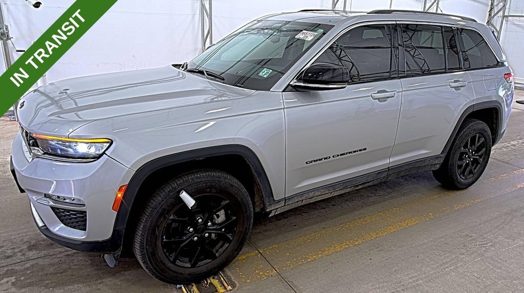 Used 2022 Jeep Grand Cherokee Limited AWD/4WD image 1