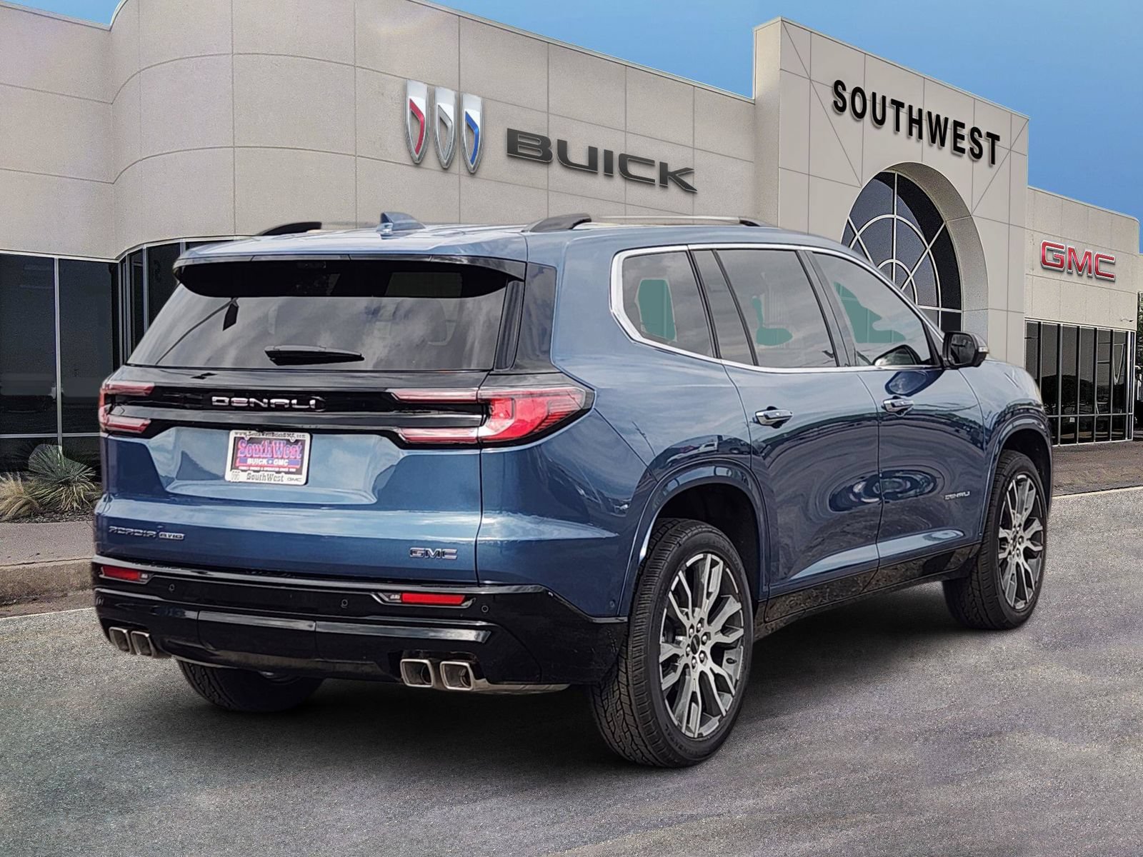 New 2026 GMC Acadia Denali Ultimate w/ LPO, Floor Liner Package AWD/4WD image 5