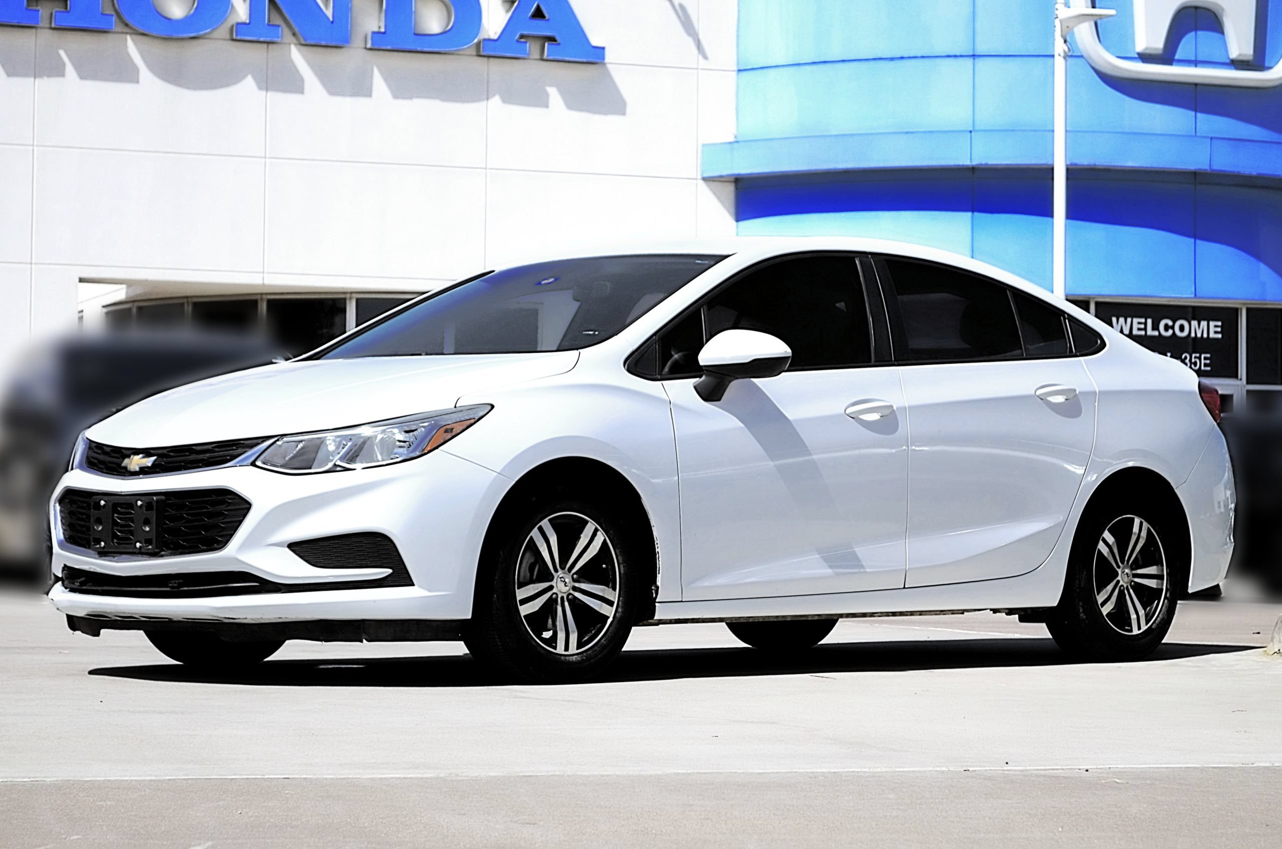 Used 2018 Chevrolet Cruze LS FWD image 1