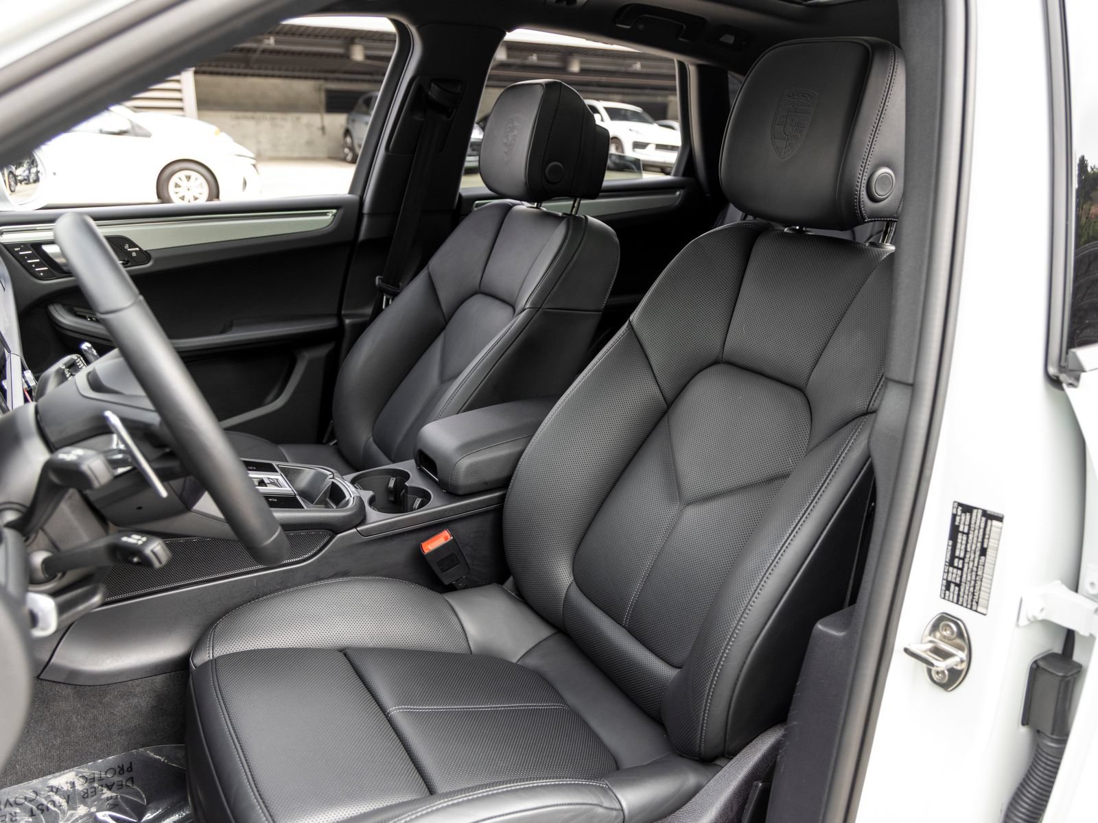 Certified 2026 Porsche Macan AWD/4WD image 5