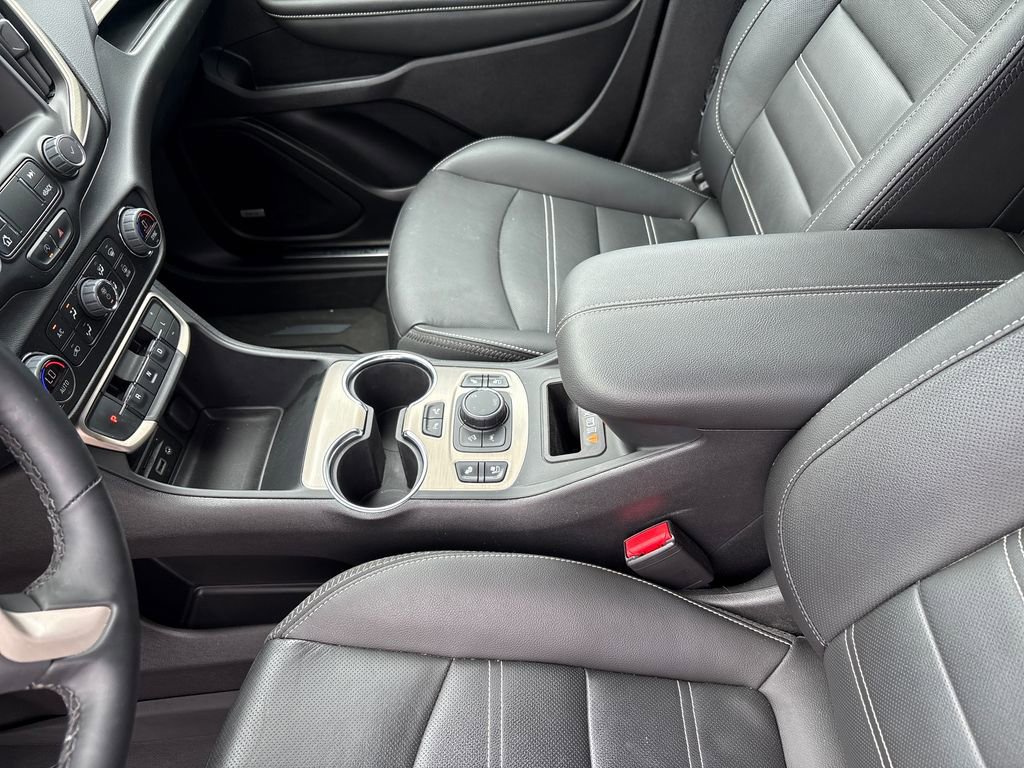 Used 2024 GMC Terrain Denali w/ Denali Premium Package AWD/4WD image 36