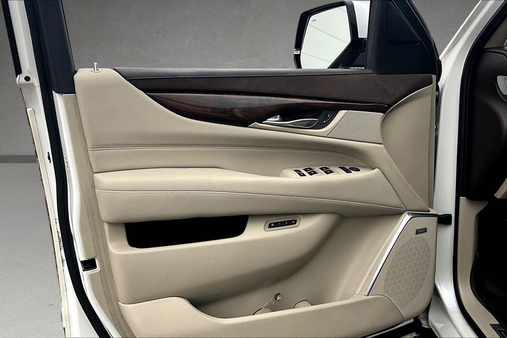 Used 2017 Cadillac Escalade ESV Luxury image 25
