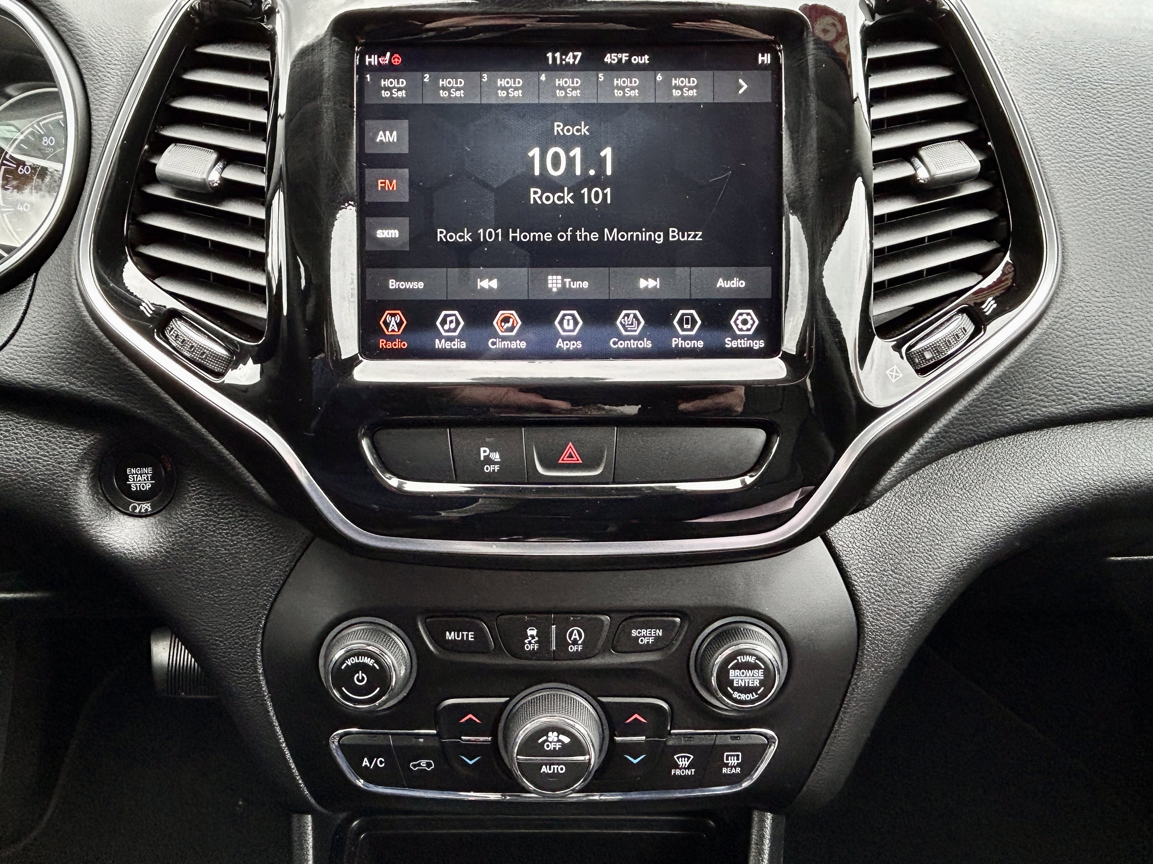 Used 2019 Jeep Cherokee Limited image 32