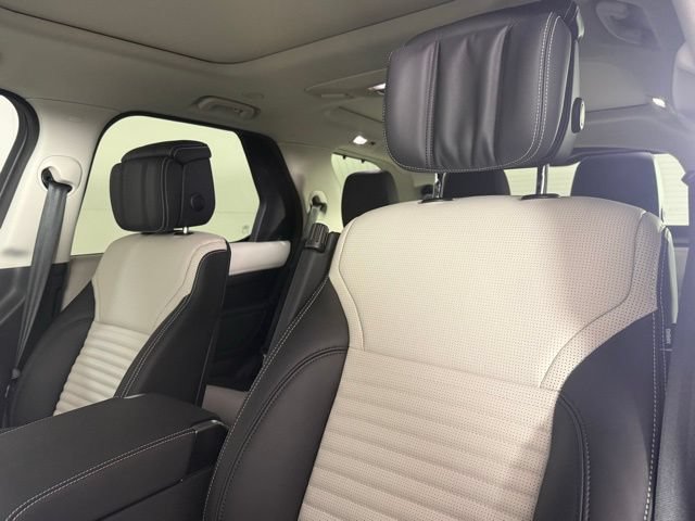 New 2025 Land Rover Discovery Metropolitan Edition AWD/4WD image 5
