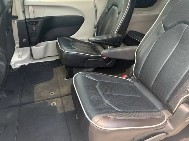 Used 2023 Chrysler Pacifica Limited FWD image 13