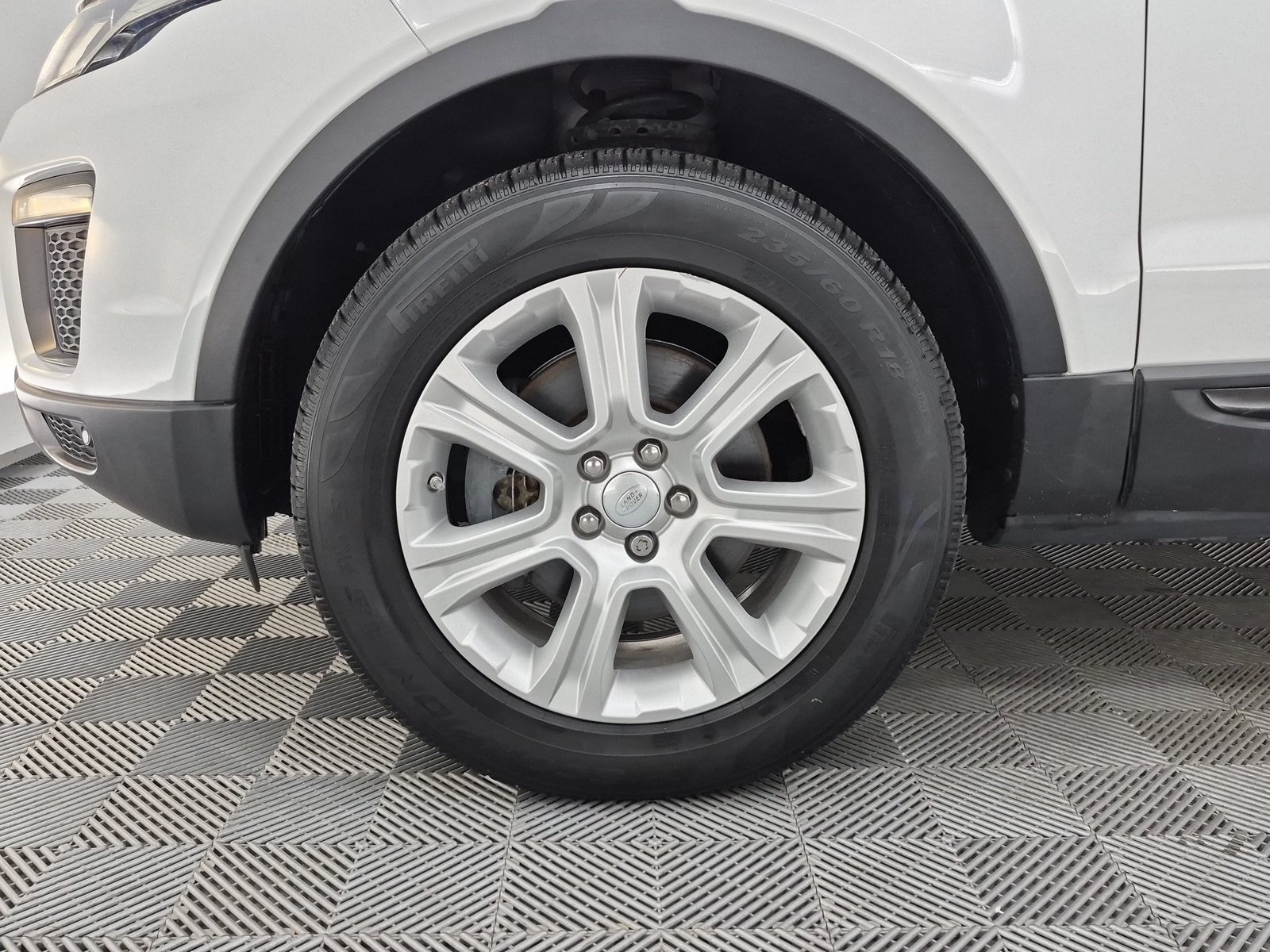 Used 2018 Land Rover Range Rover Evoque SE AWD/4WD image 28