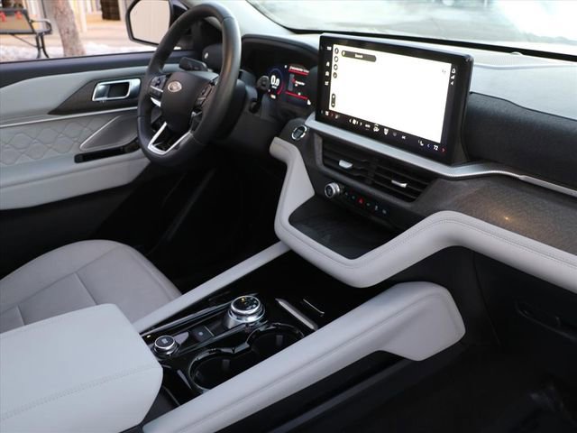 Used 2025 Ford Explorer Platinum w/ LUX Leather Package image 11
