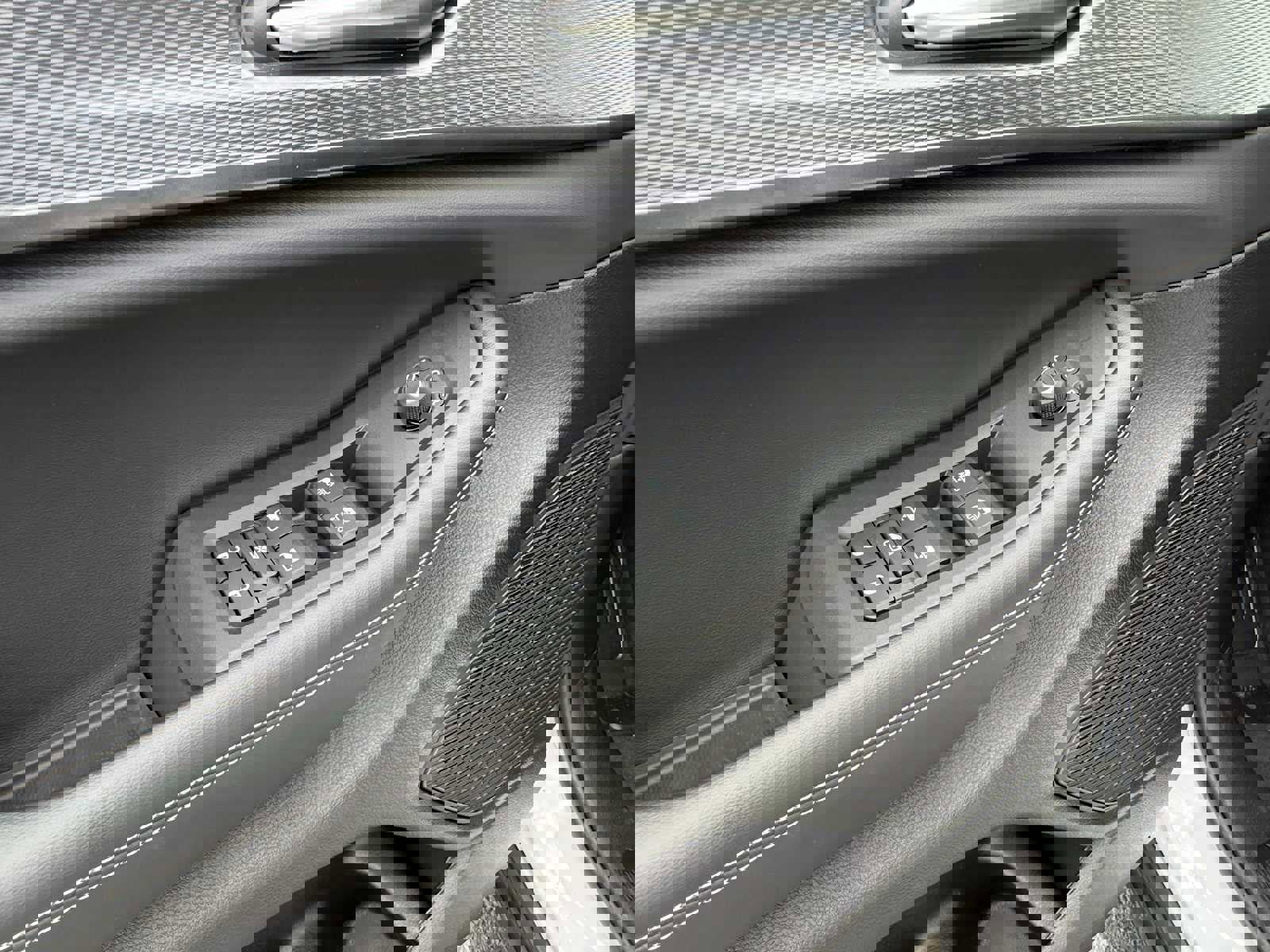 New 2025 Jeep Grand Cherokee Altitude image 7