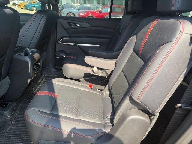 Used 2026 Chevrolet Traverse RS FWD image 10