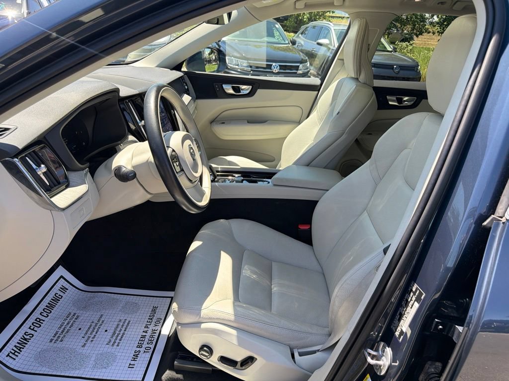 Used 2023 Volvo XC60 B5 Plus AWD/4WD image 24