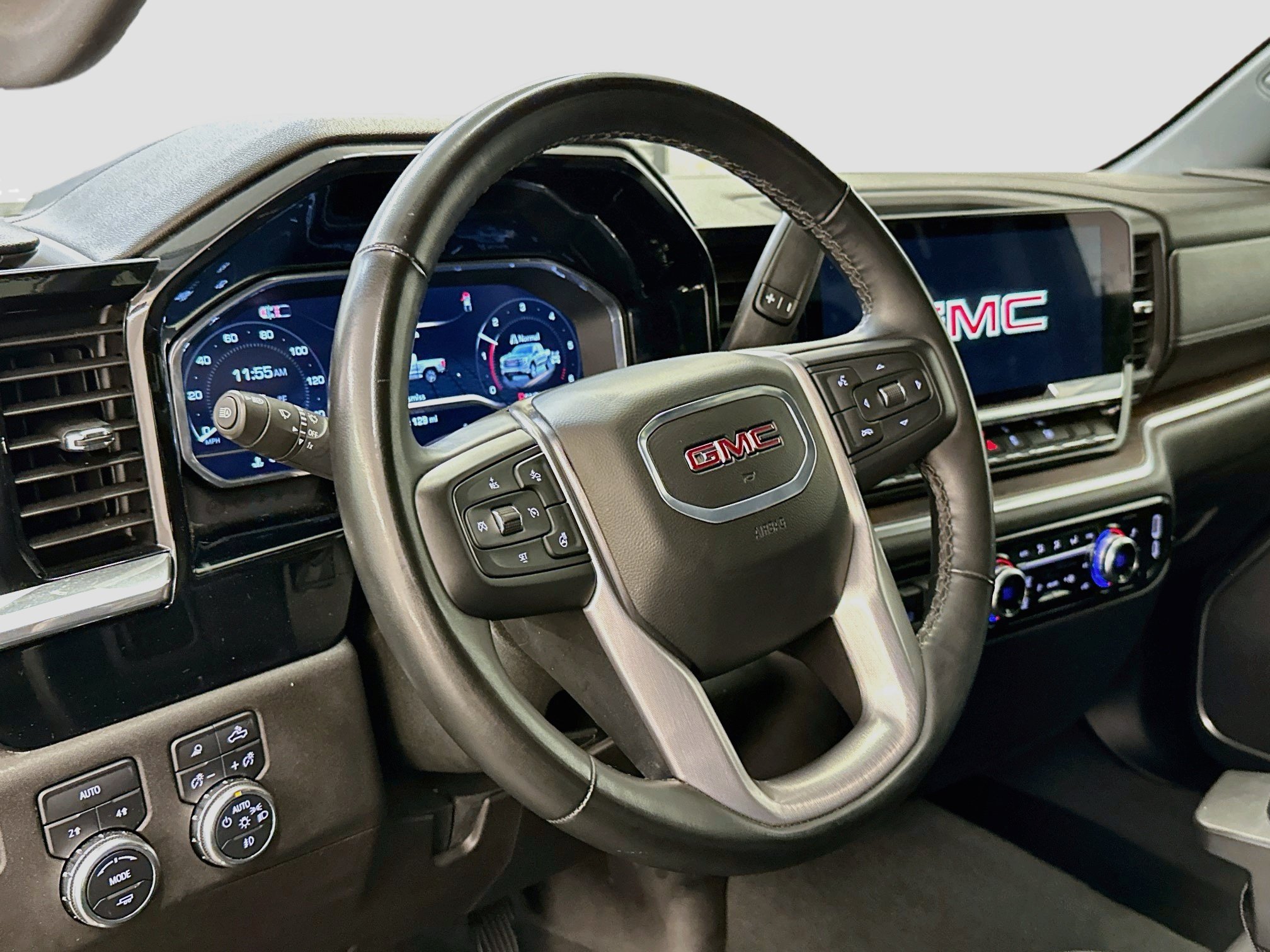 Used 2025 GMC Sierra 1500 SLT AWD/4WD image 18