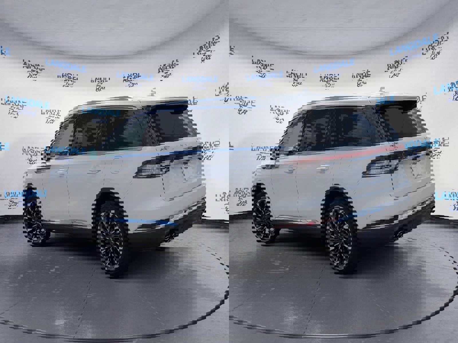 Used 2023 Lincoln Aviator Reserve w/ Equipment Group 201A image 9