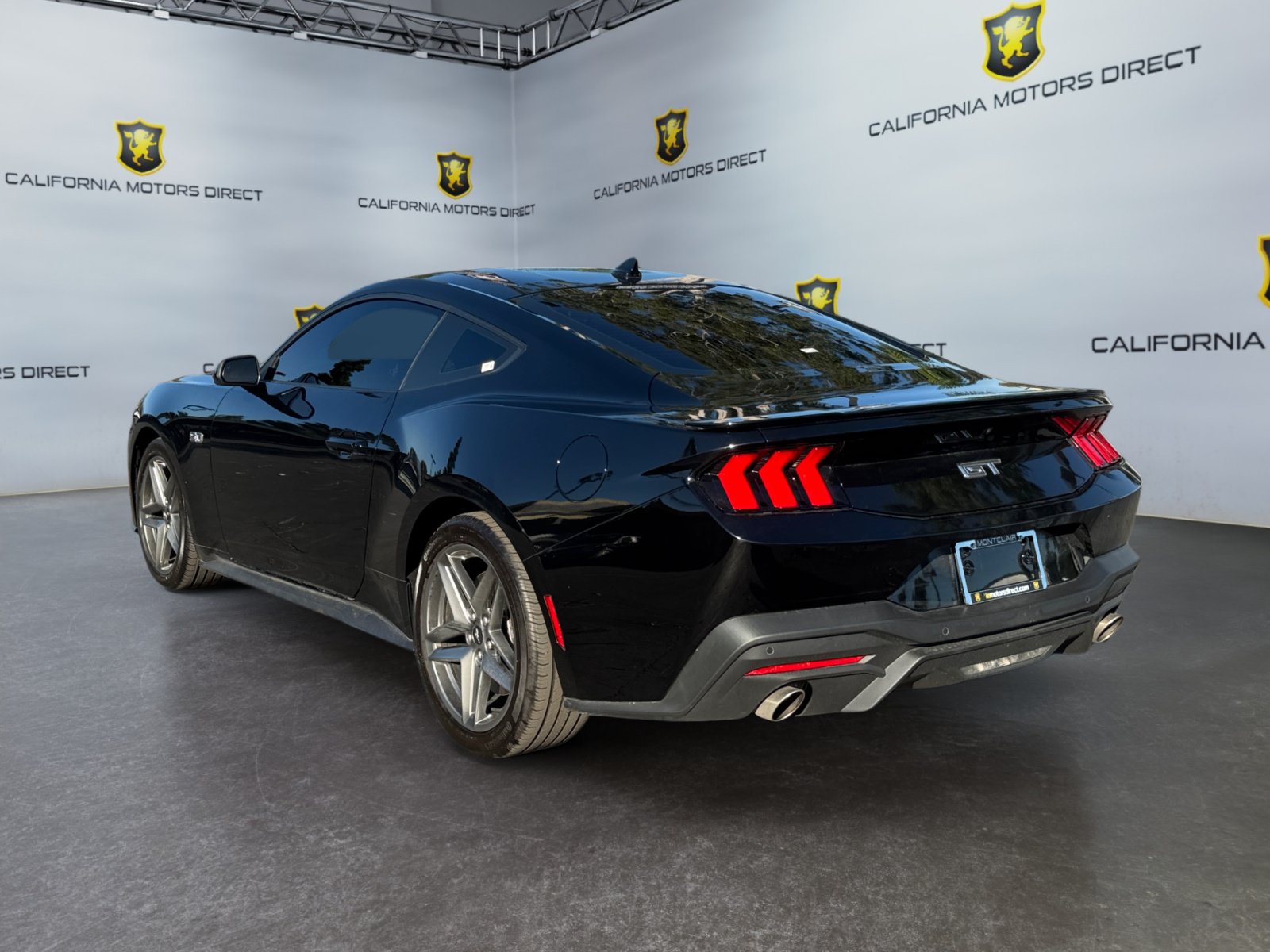 Used 2024 Ford Mustang GT RWD image 3