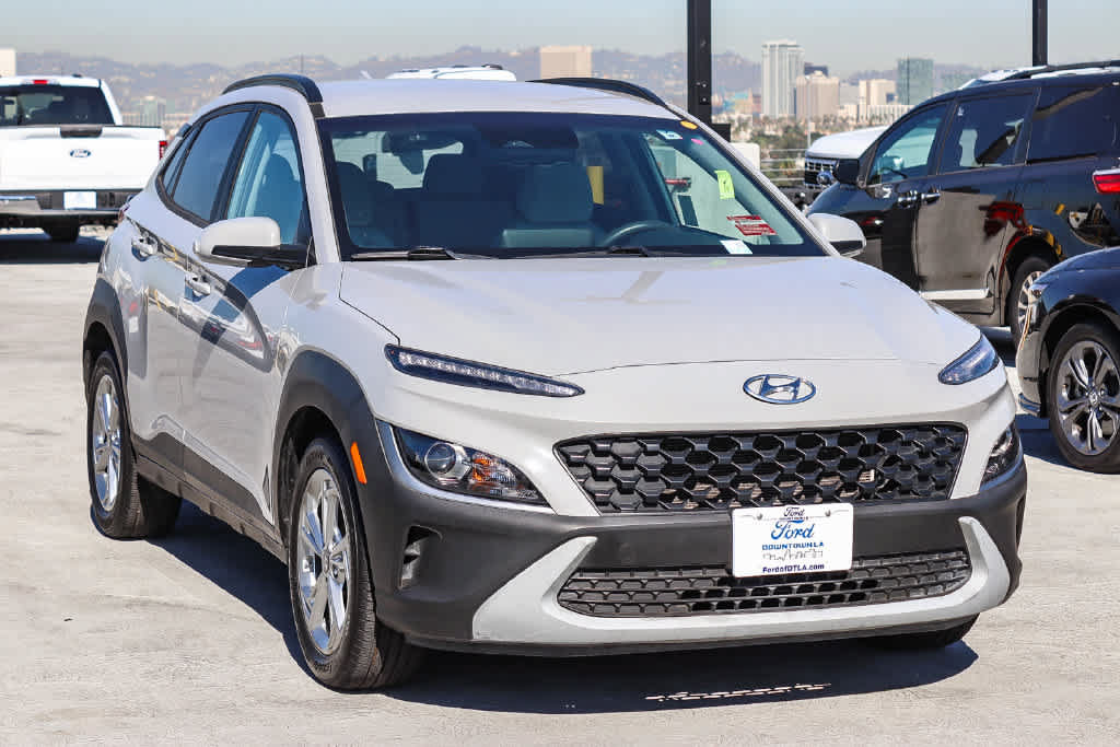 Used 2023 Hyundai Kona SEL AWD/4WD image 3