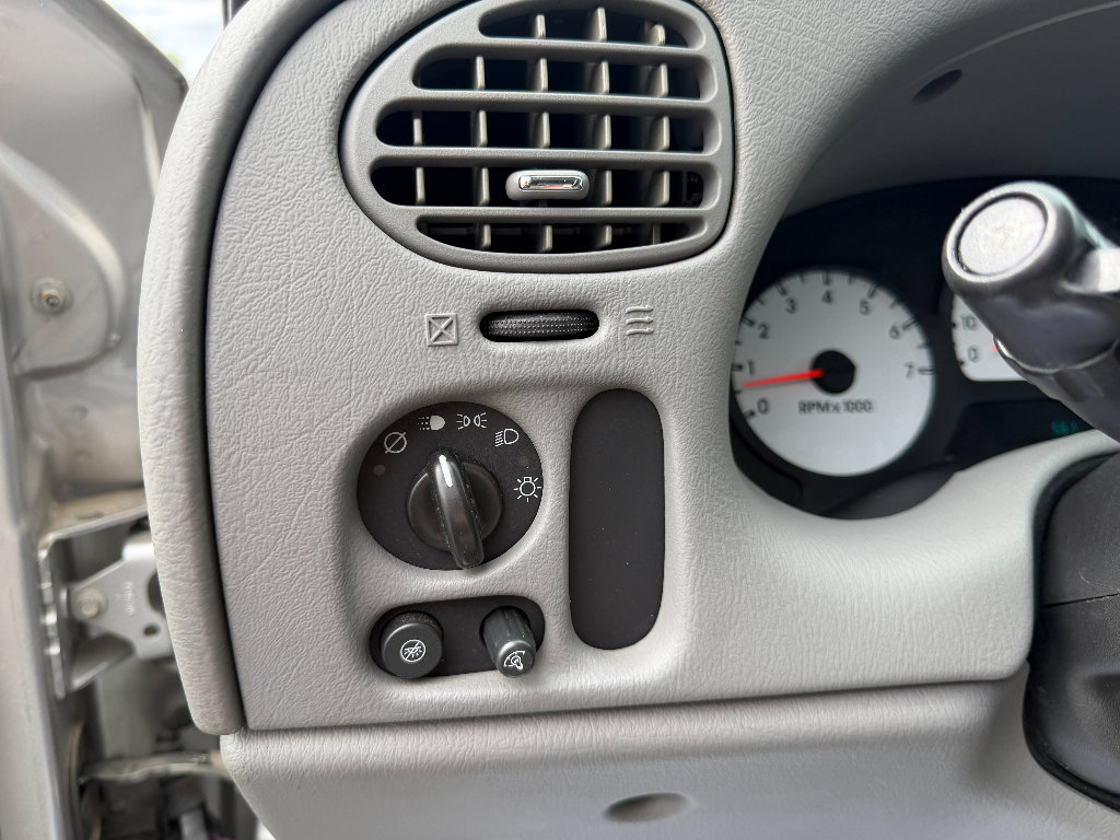 Used 2005 Chevrolet TrailBlazer LS w/ LS Preferred Equipment Group RWD image 28