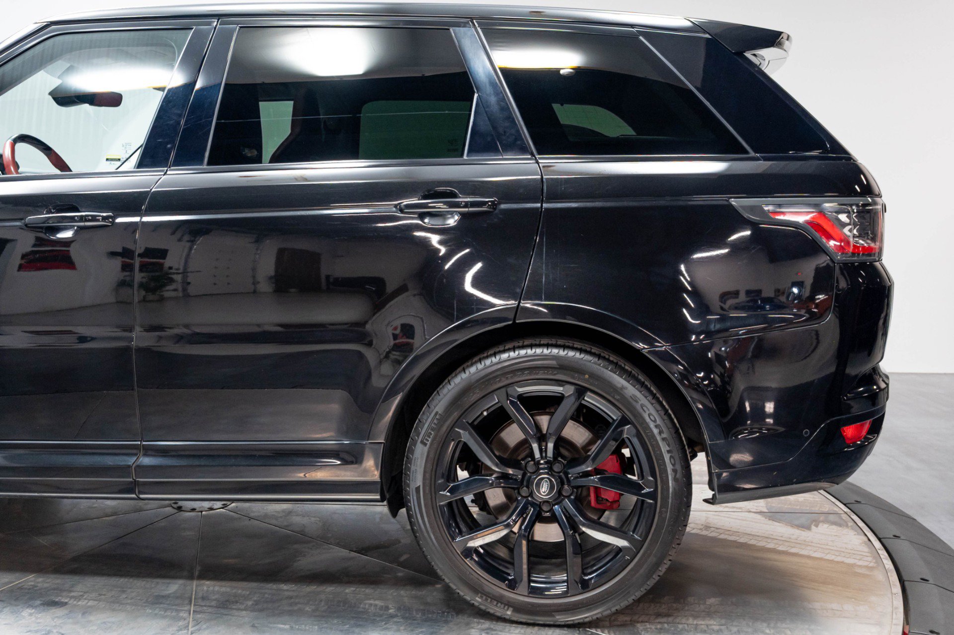 Used 2019 Land Rover Range Rover Sport SVR AWD/4WD image 43