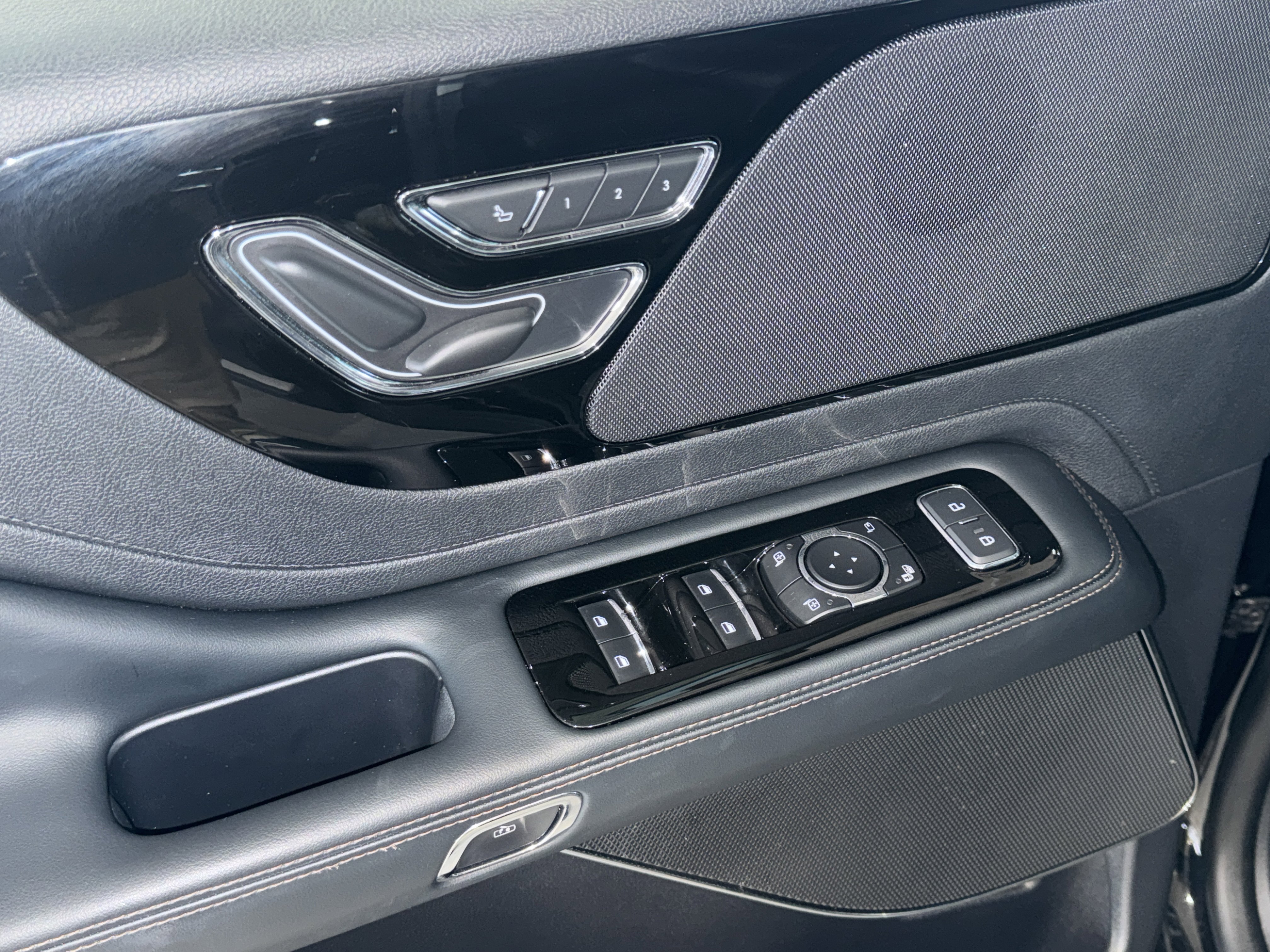 Used 2025 Lincoln Aviator 2WD image 19