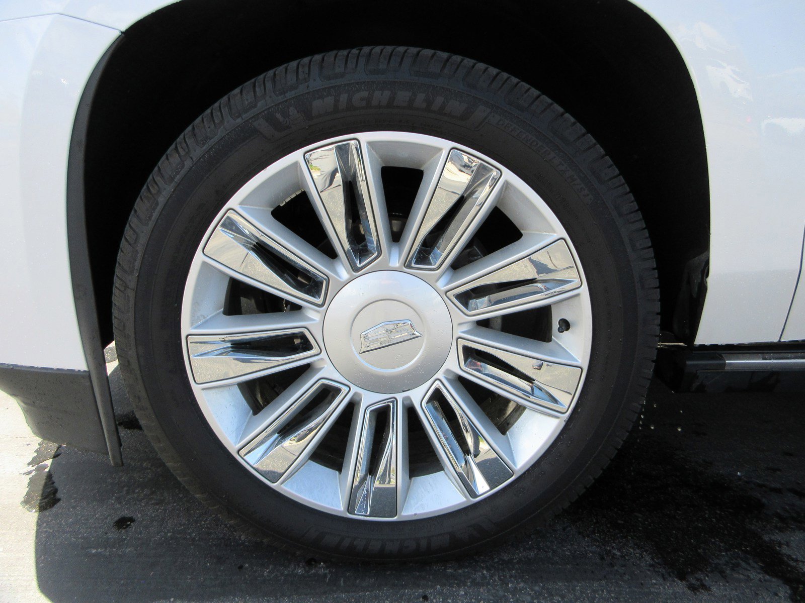 Used 2019 Cadillac Escalade Platinum image 19