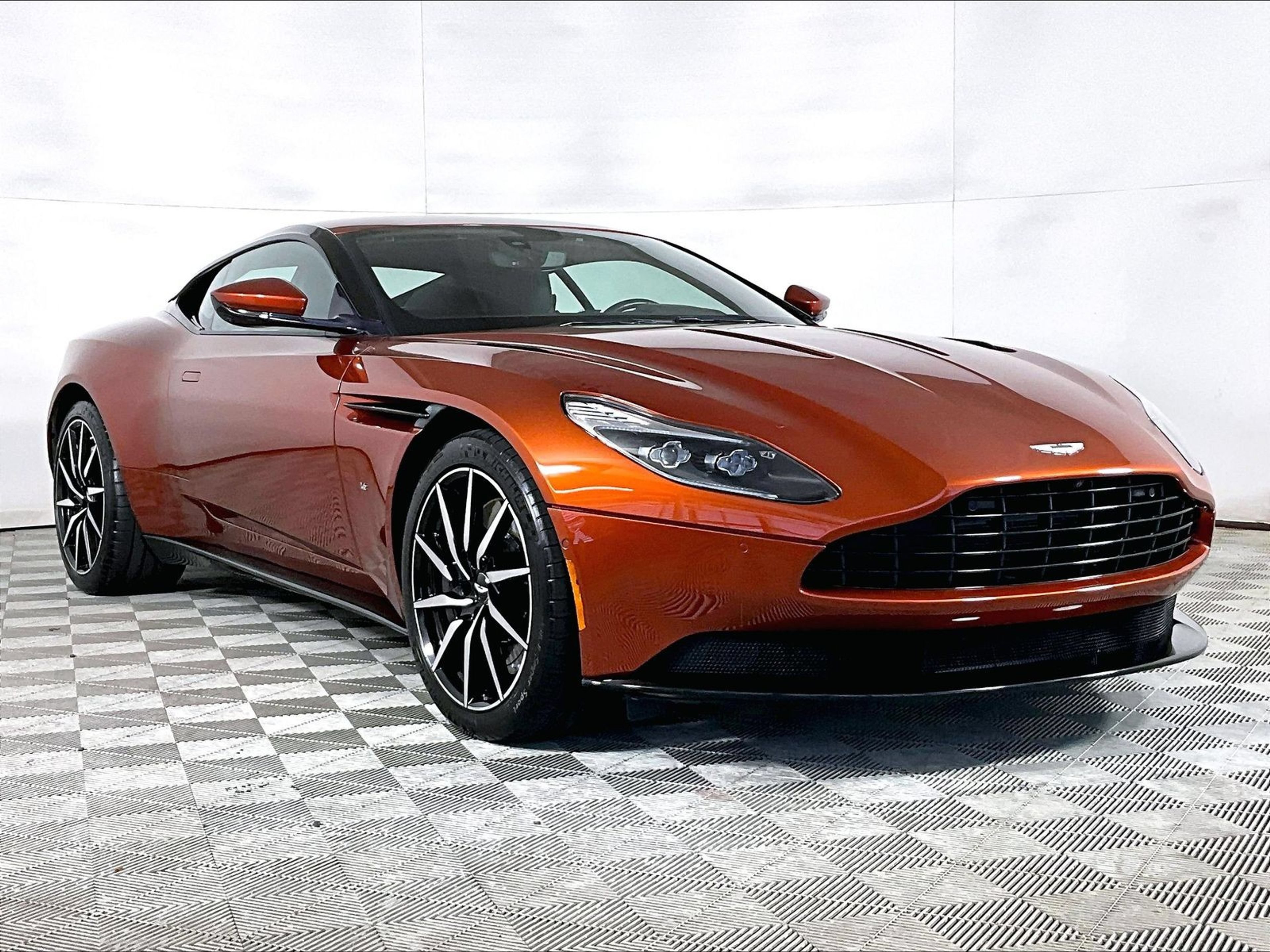 Used 2017 Aston Martin DB11 V12 RWD image 7