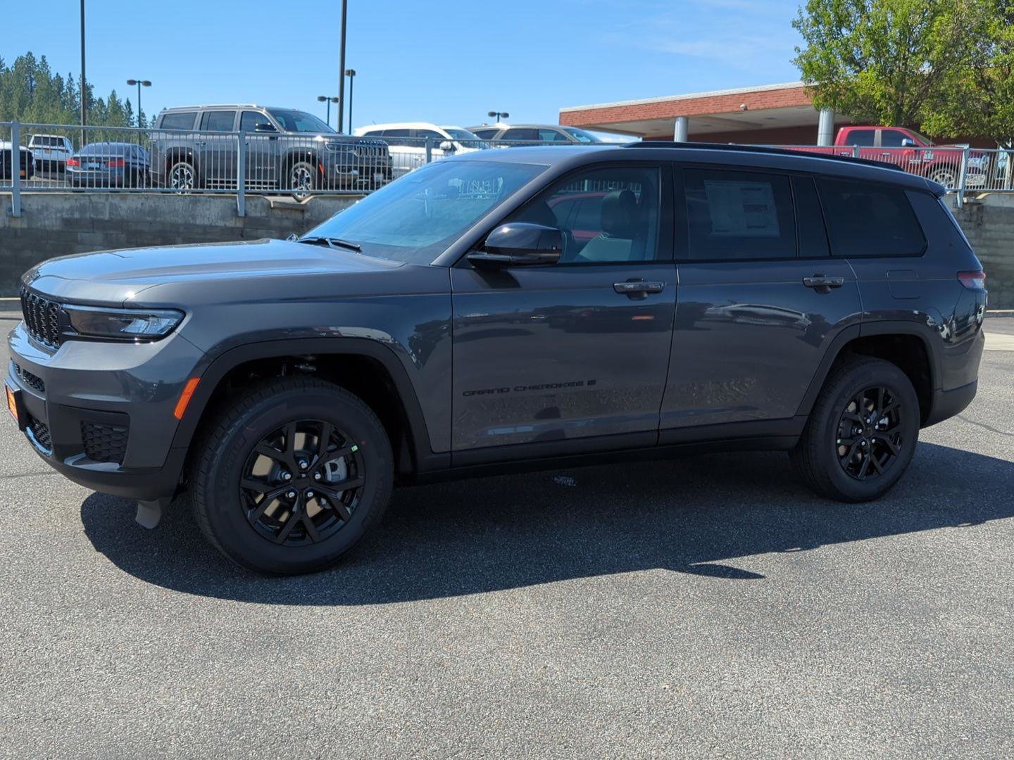 New 2025 Jeep Grand Cherokee L Altitude image 3