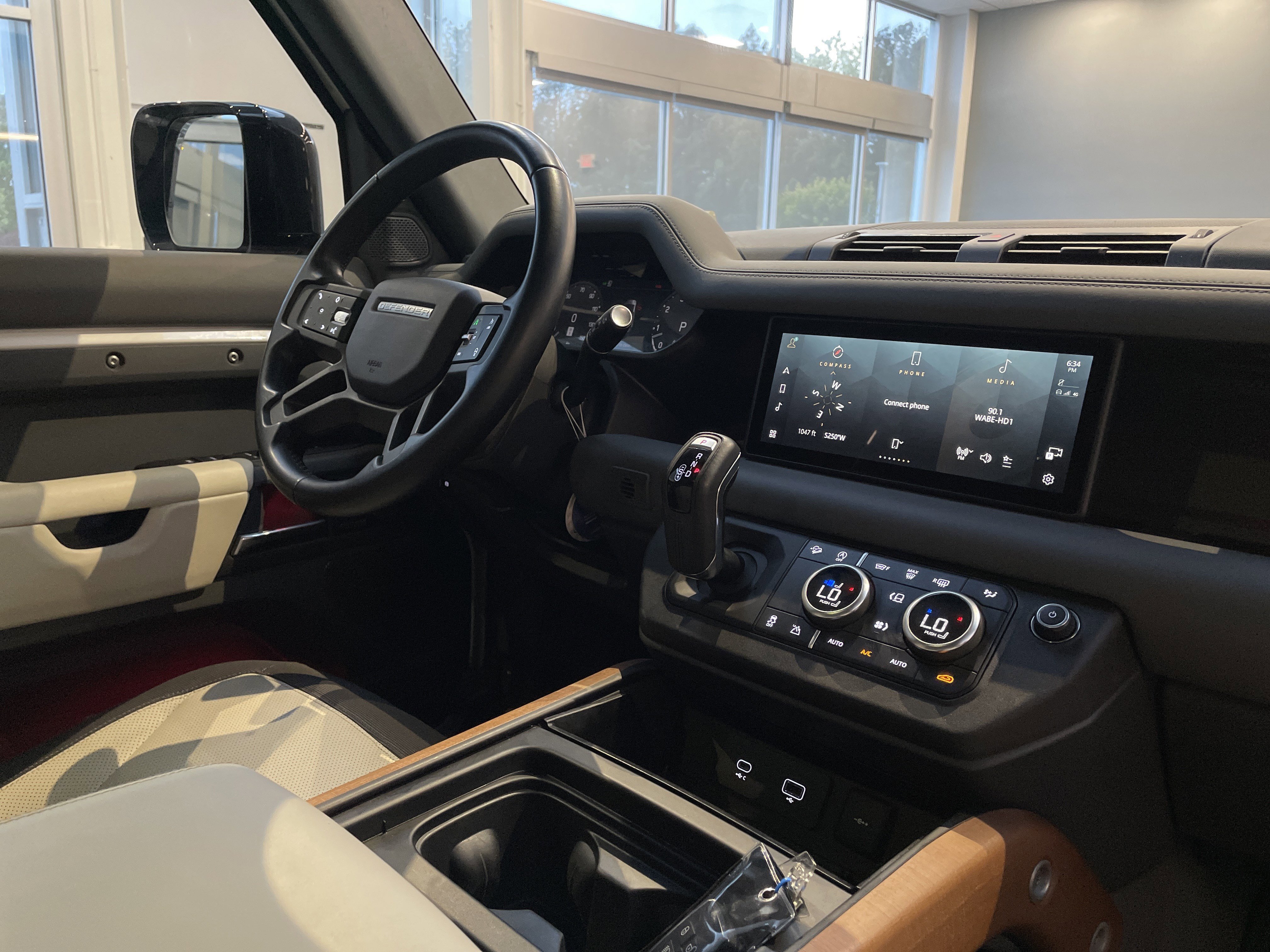 Used 2023 Land Rover Defender 110 X-Dynamic SE AWD/4WD image 35