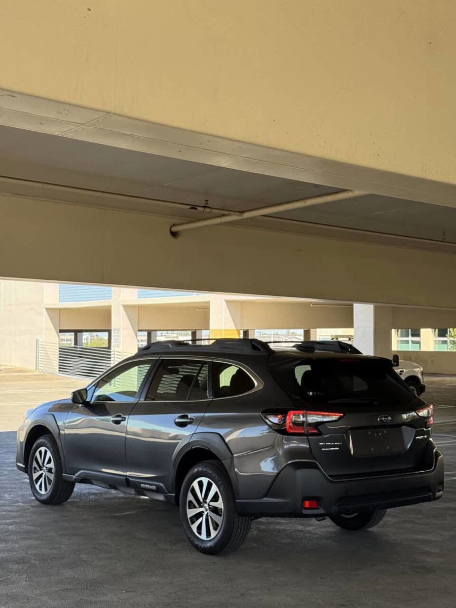 Used 2025 Subaru Outback Premium image 11
