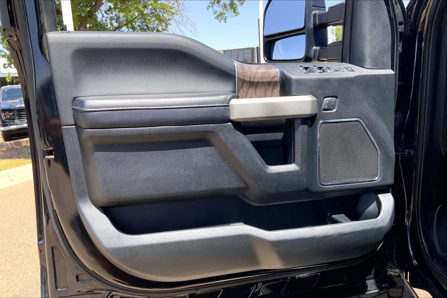 Used 2019 Ford F250 Lariat w/ Lariat Ultimate Package AWD/4WD image 22