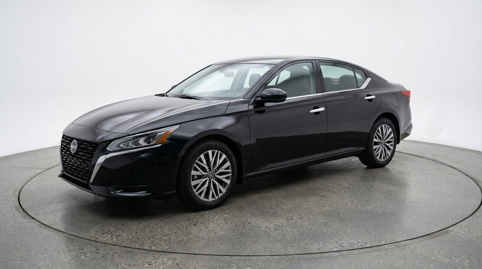 Used 2025 Nissan Altima 2.5 SV FWD image 3