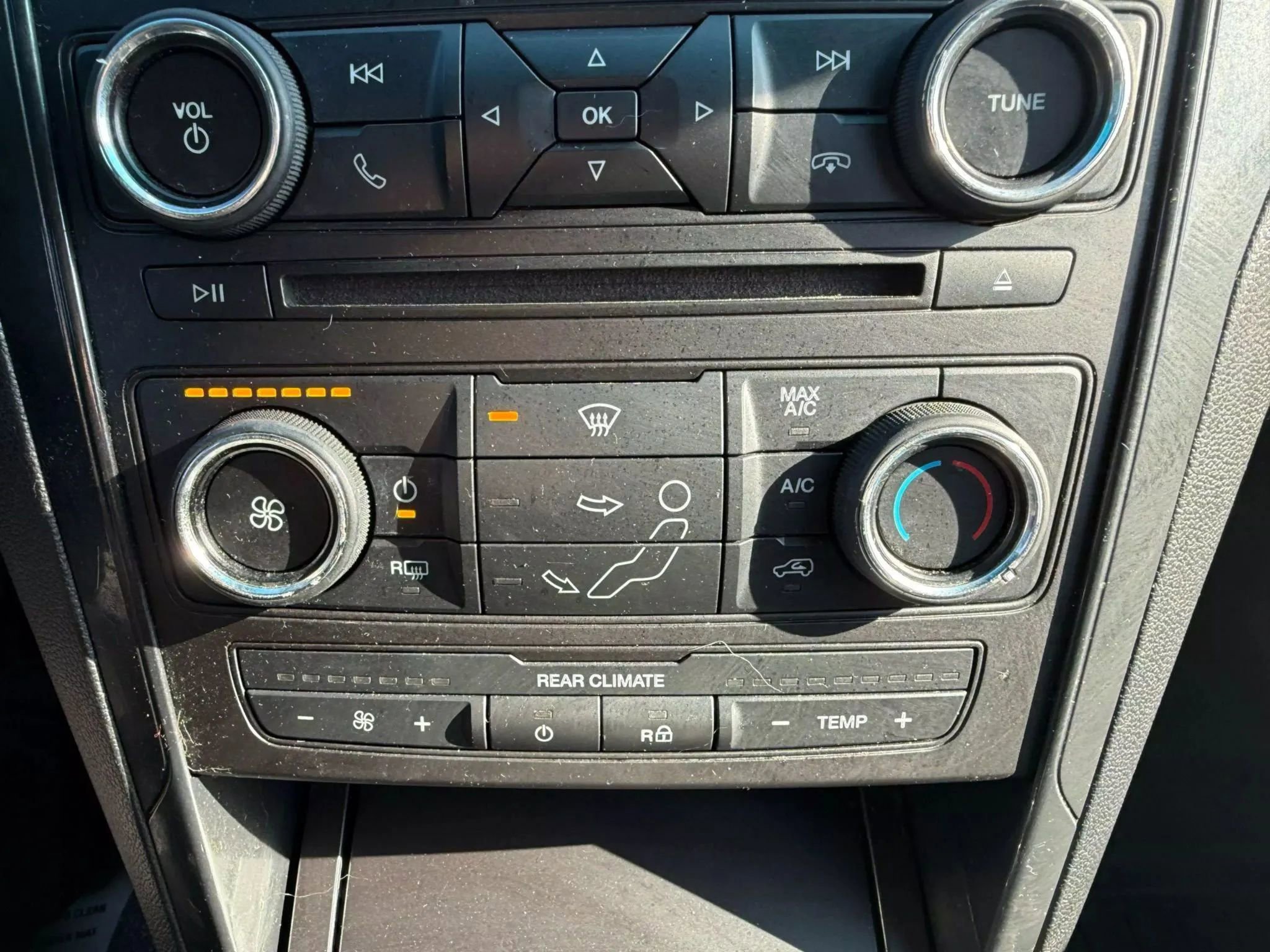 Used 2017 Ford Explorer XLT AWD/4WD image 21