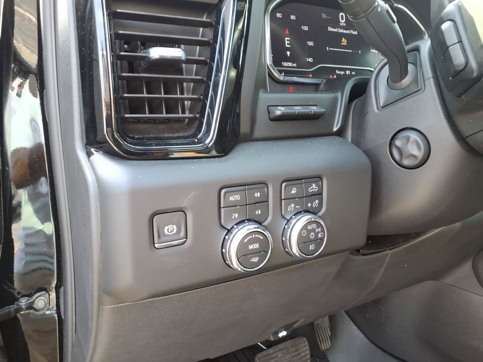 Used 2025 GMC Sierra 1500 AT4 w/ AT4 Premium Package AWD/4WD image 10