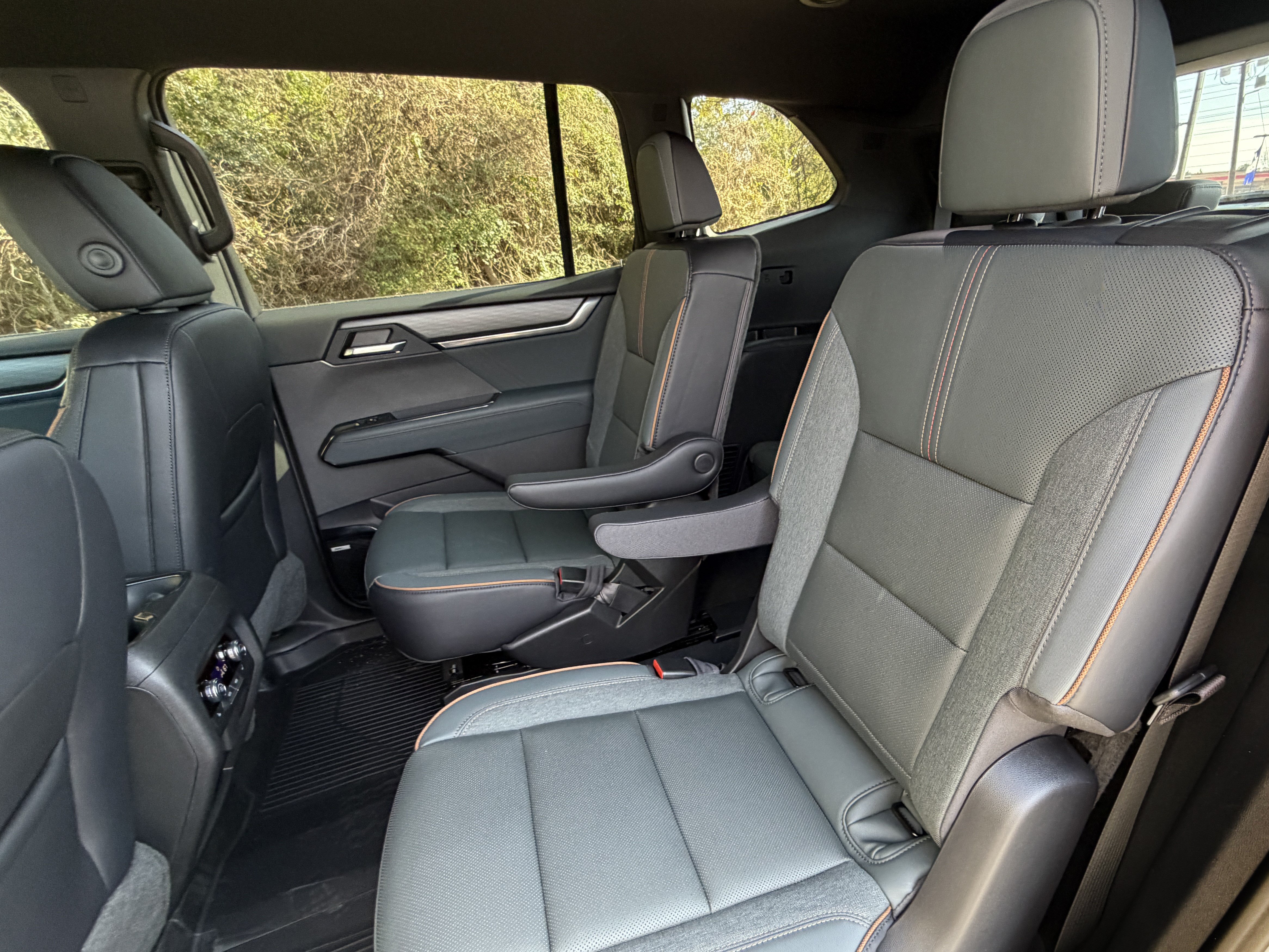 New 2026 GMC Acadia AT4 w/ Luxury Package AWD/4WD image 18