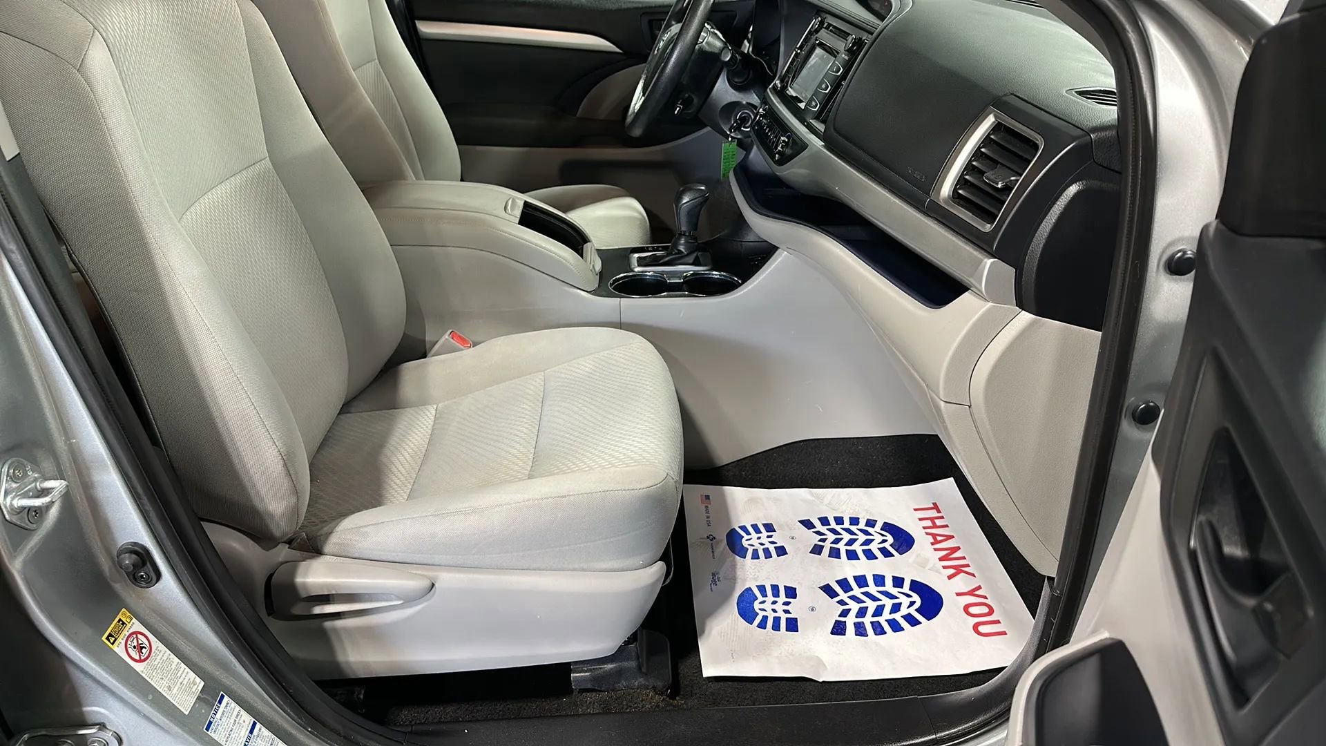 Used 2019 Toyota Highlander LE AWD/4WD image 19