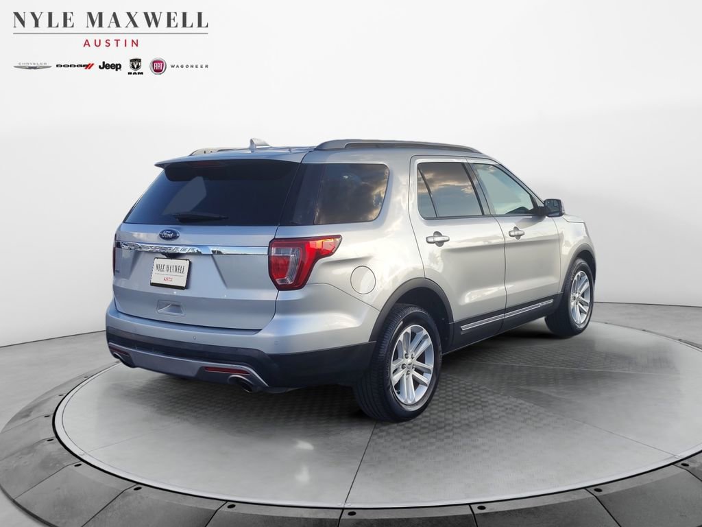 Used 2017 Ford Explorer XLT image 14