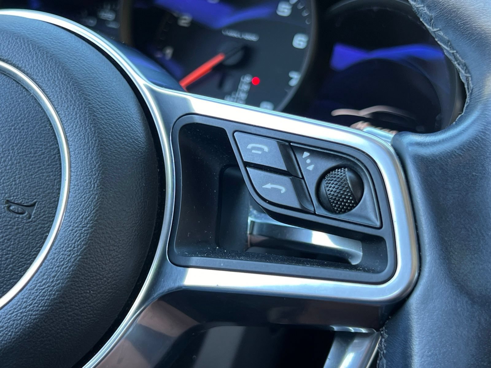 Used 2018 Porsche Macan AWD/4WD image 24