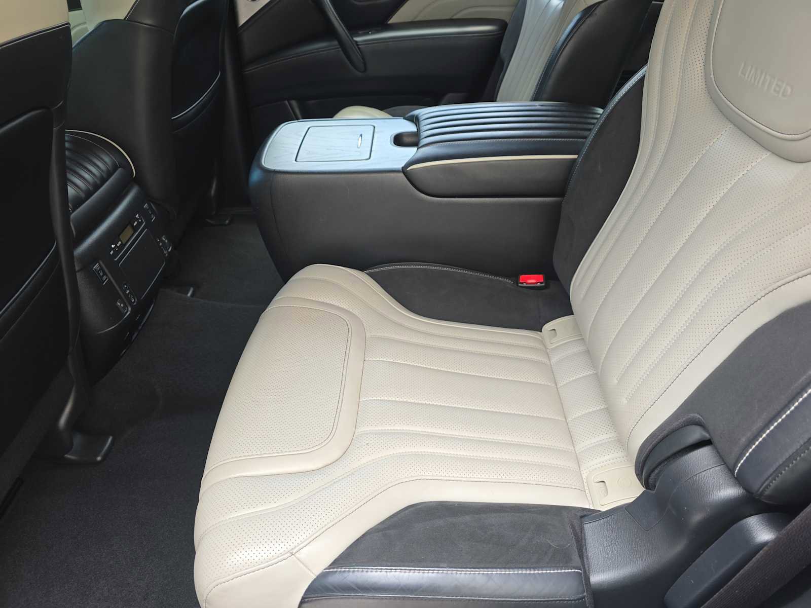 Used 2019 INFINITI QX80 Limited w/ All-Season Package AWD/4WD image 14