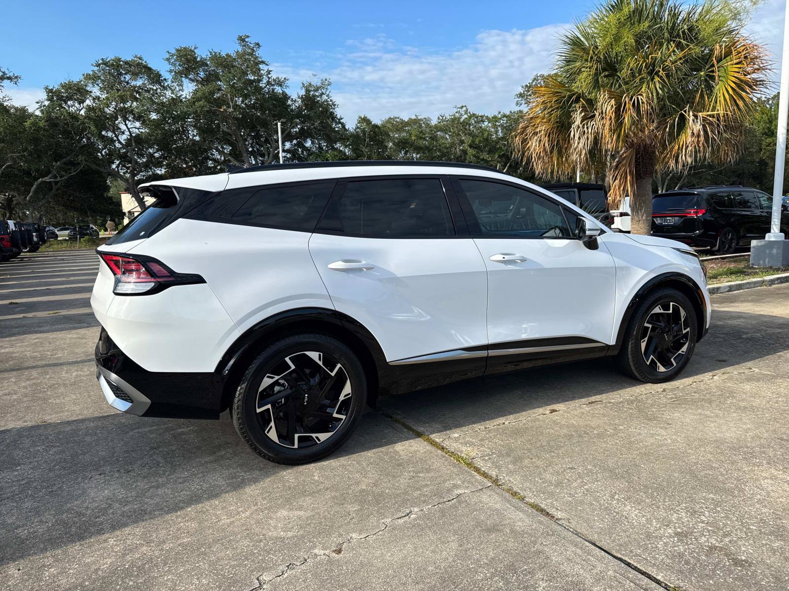 Used 2023 Kia Sportage SX FWD image 3