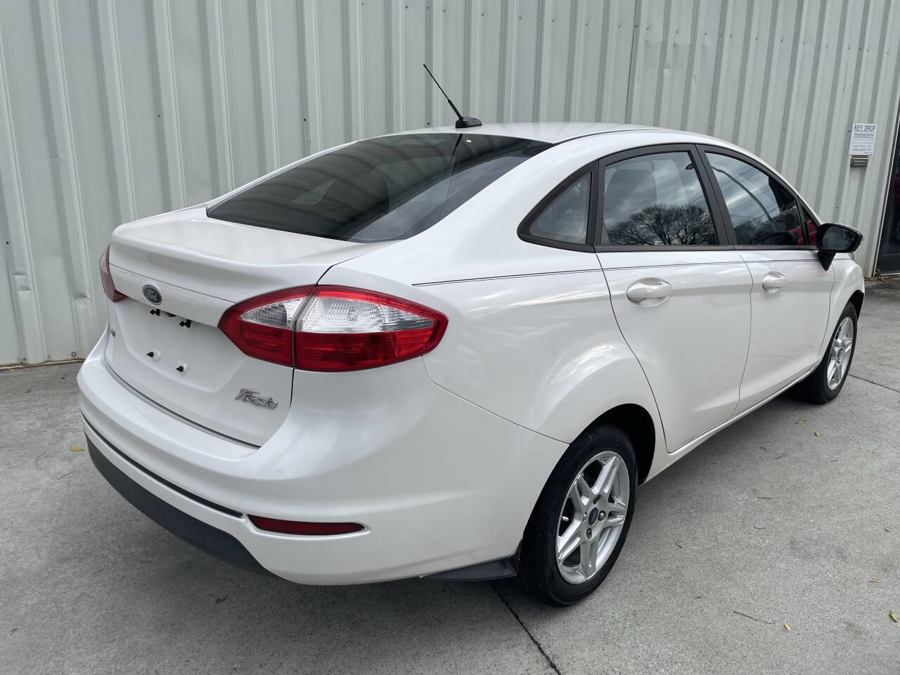 Used 2018 Ford Fiesta SE w/ Cold Weather Package FWD image 3