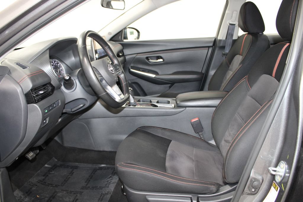 Used 2025 Nissan Sentra SR FWD image 18