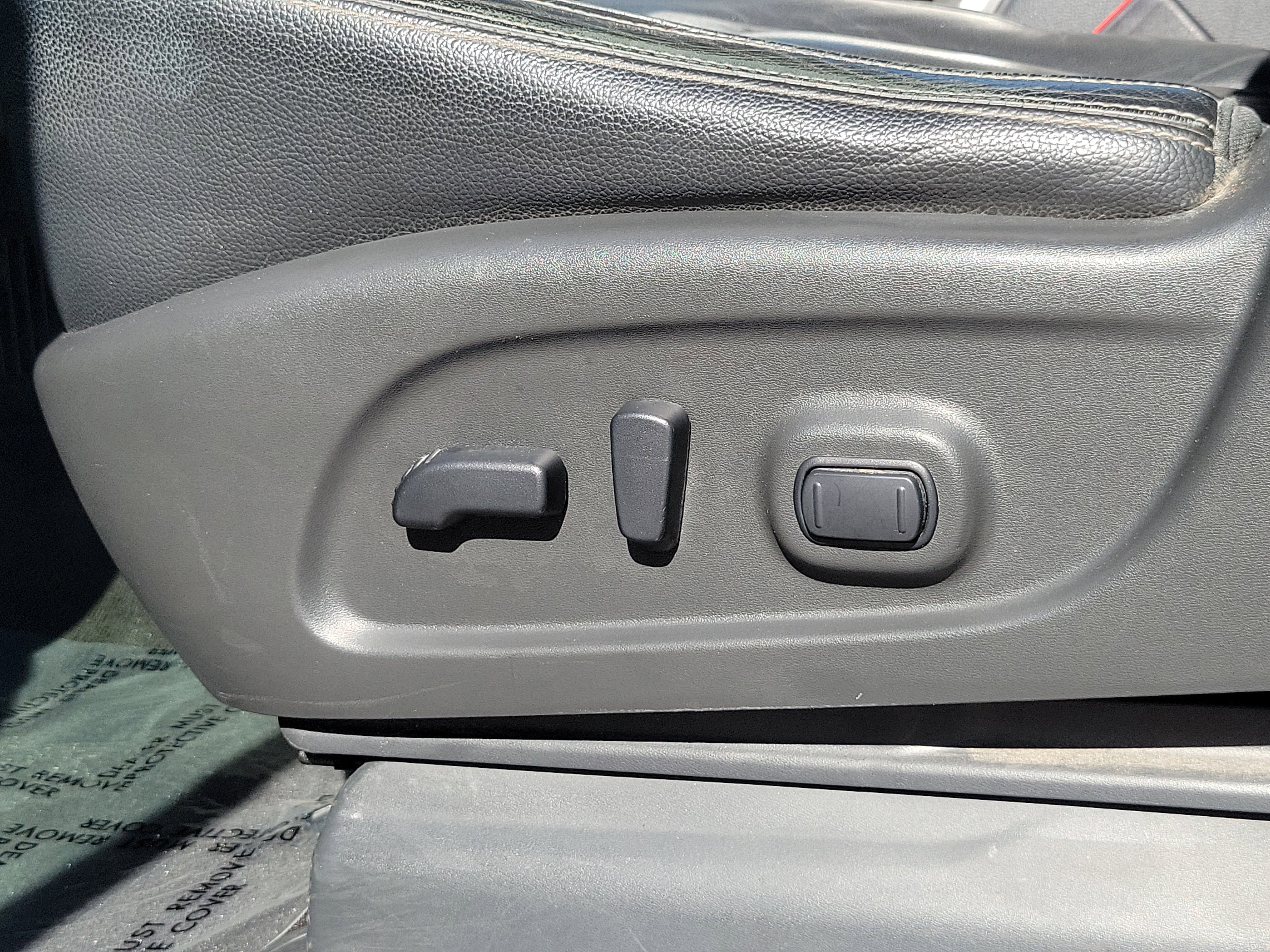 Used 2020 Nissan Titan SL w/ Moonroof Package image 14