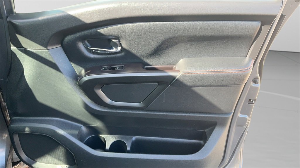 Used 2020 Nissan Titan PRO-4X w/ Pro-4x Convenience Package image 10