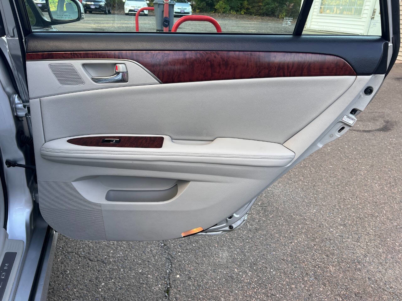 Used 2011 Toyota Avalon Limited image 30